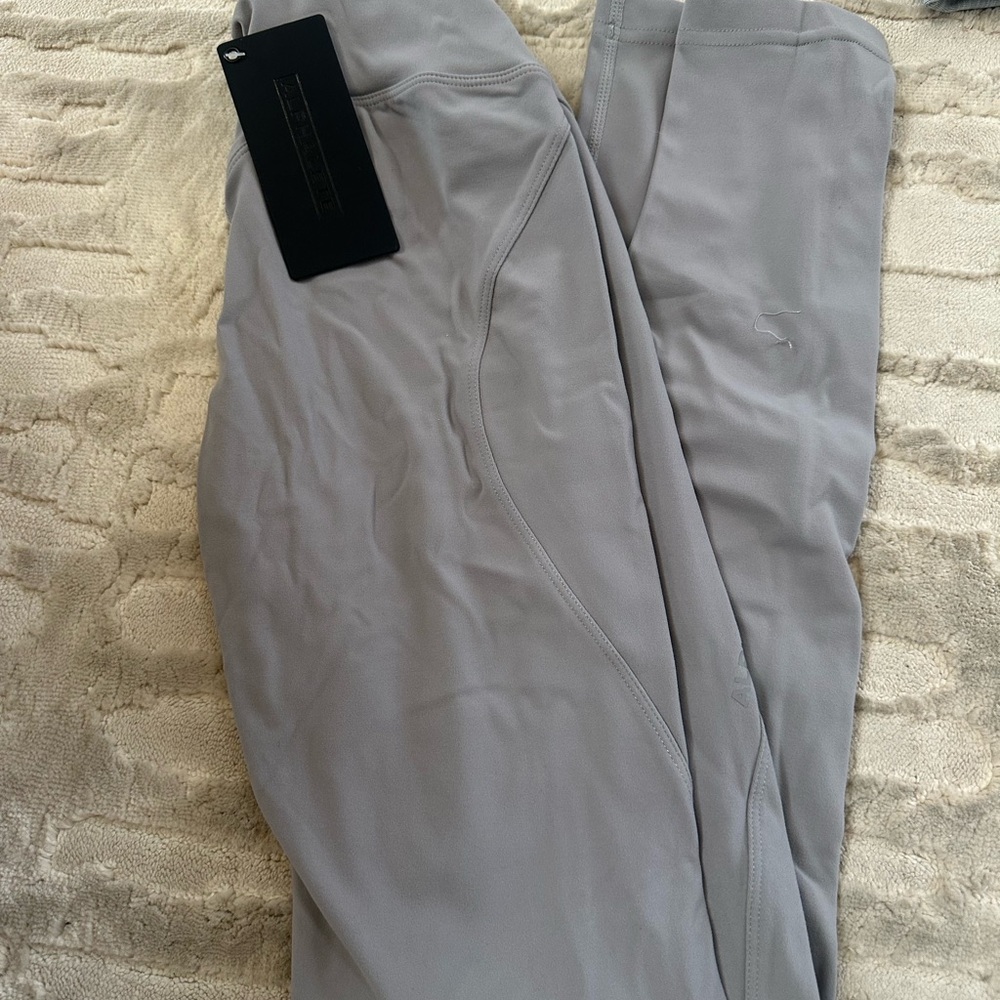 Alphalete Women's Light Gray Leggings - Picture 5 of 6